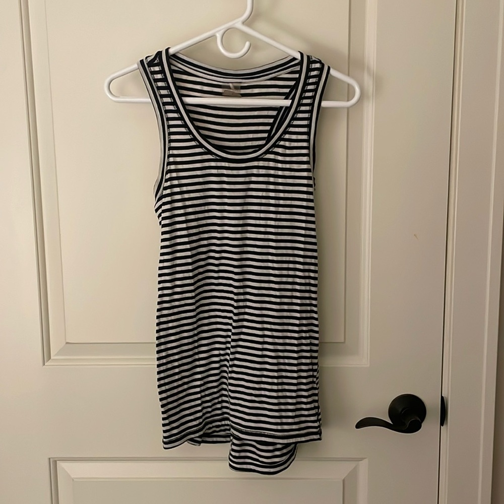 Black and White Sleeveless Exercise Tank Top